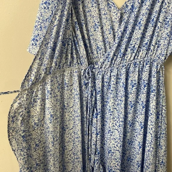 MATERNITY AND POST PARTUM WRAP DRESS BLUE FLORAL PRINT V BACK AND TRUE WRAP - Picture 15 of 15